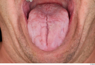 Paul Mc Caul tongue 0001.jpg